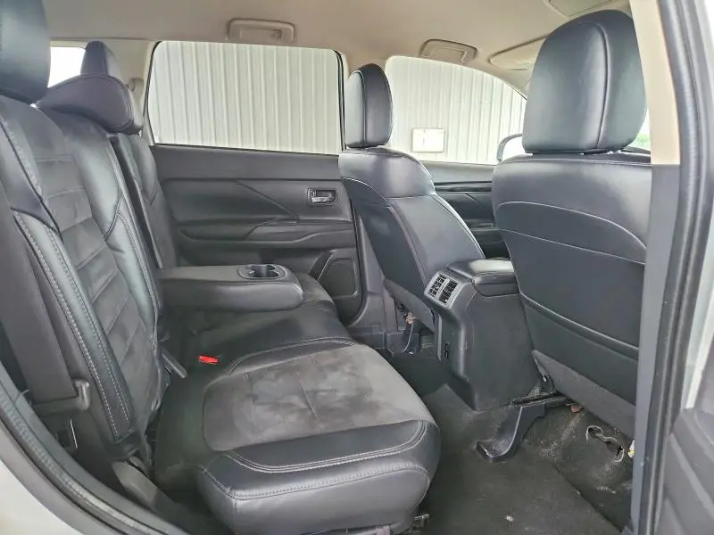 2020 MITSUBISHI OUTLANDER SE  