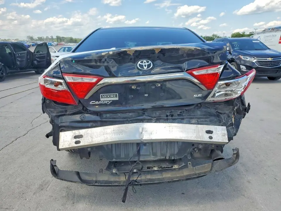 2016 TOYOTA CAMRY SE  