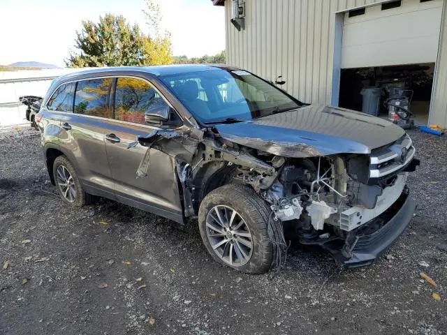 2019 TOYOTA HIGHLANDER SE  