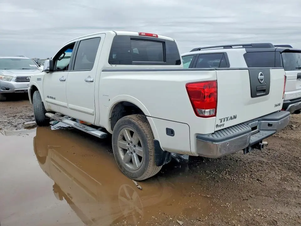 2010 NISSAN TITAN SE  
