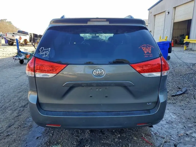 2011 TOYOTA SIENNA LE  