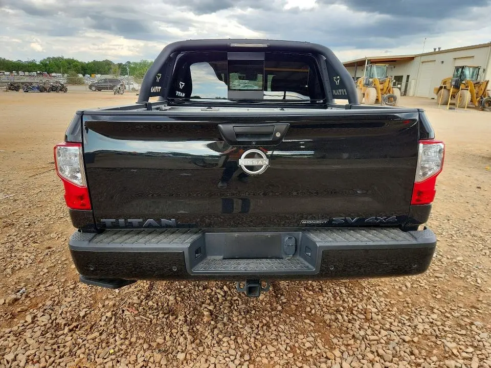 2024 NISSAN TITAN SV  