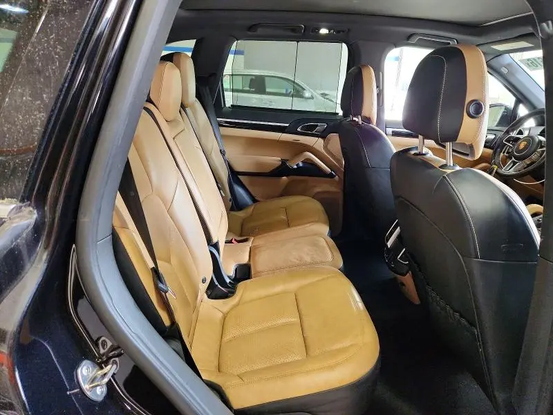 2016 PORSCHE CAYENNE   