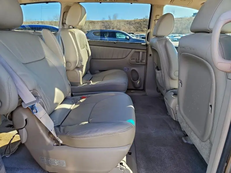 2010 TOYOTA SIENNA XLE  