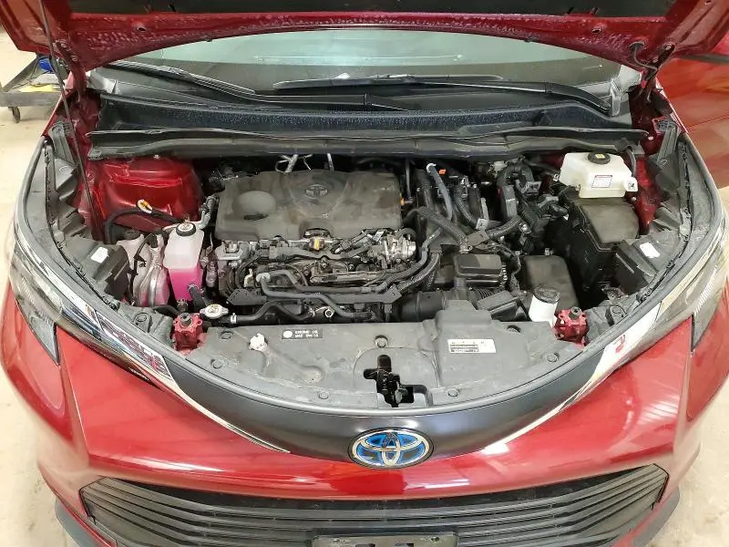 2025 TOYOTA SIENNA LE 8-PASSENGER  