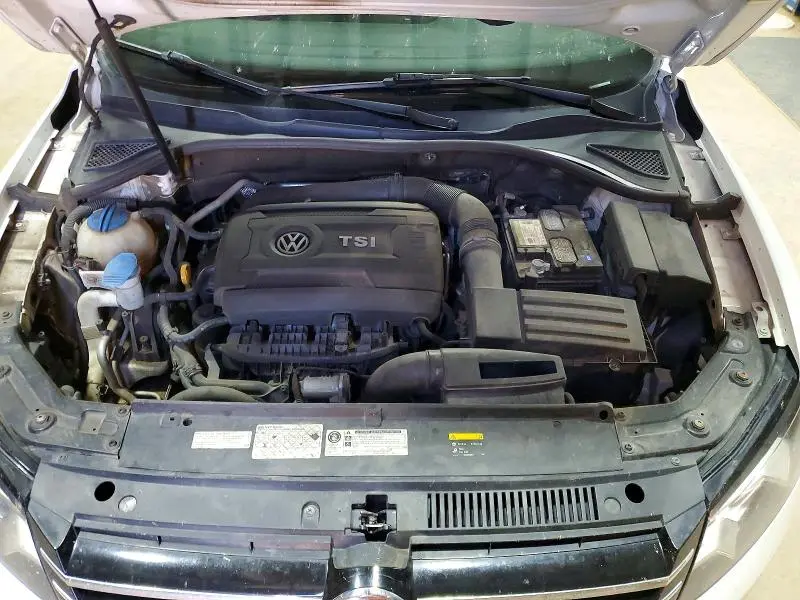2015 VOLKSWAGEN PASSAT SE  