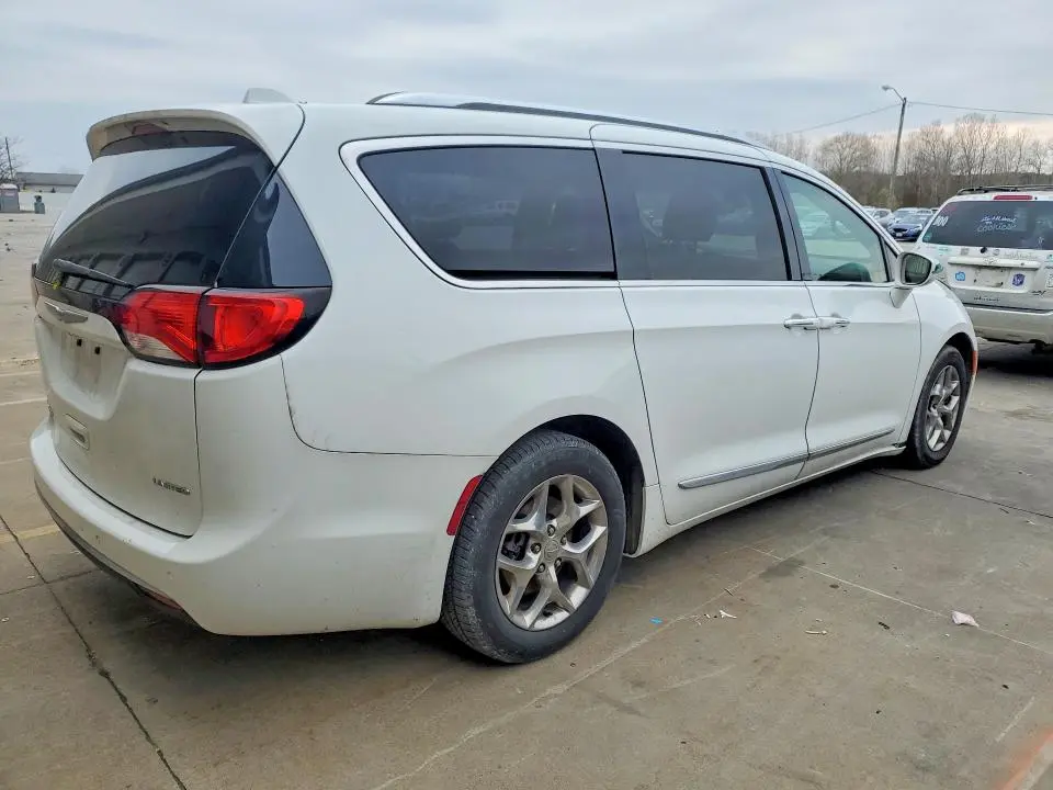 2018 CHRYSLER PACIFICA LIMITED  