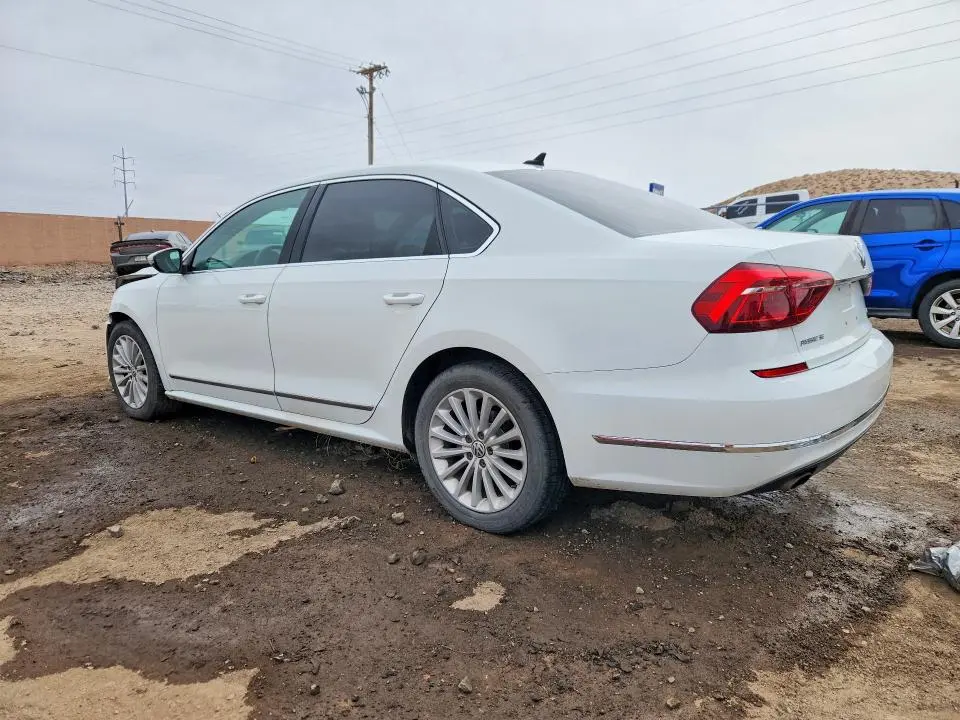 2017 VOLKSWAGEN PASSAT SE  