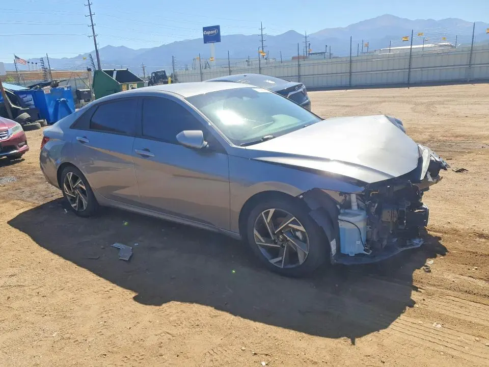 2024 HYUNDAI ELANTRA SE  