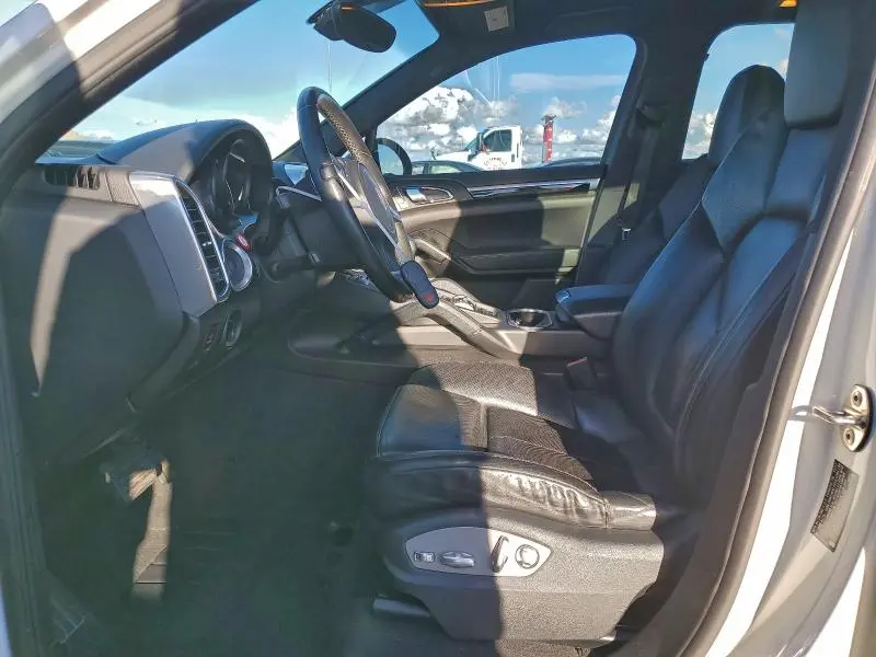 2011 PORSCHE CAYENNE   