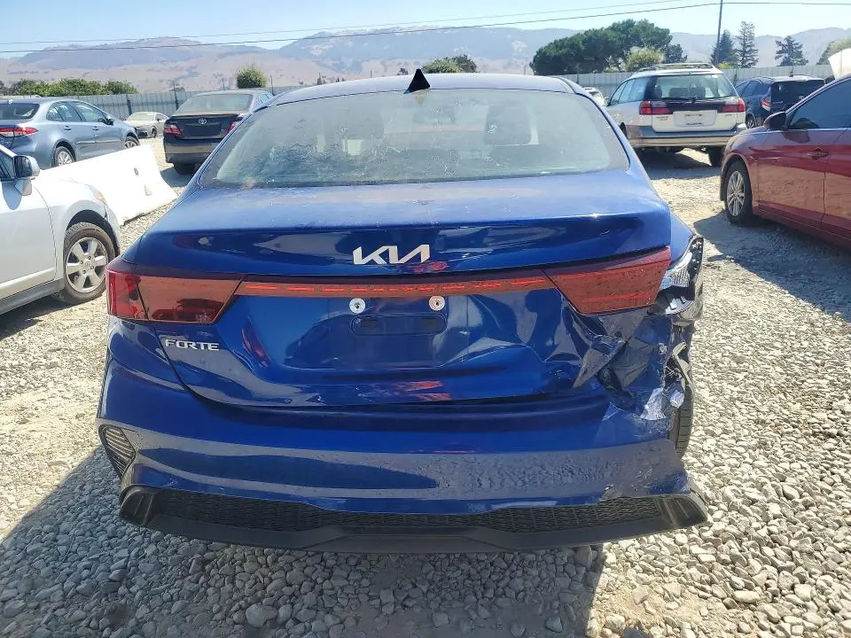 2023 KIA FORTE LXS  