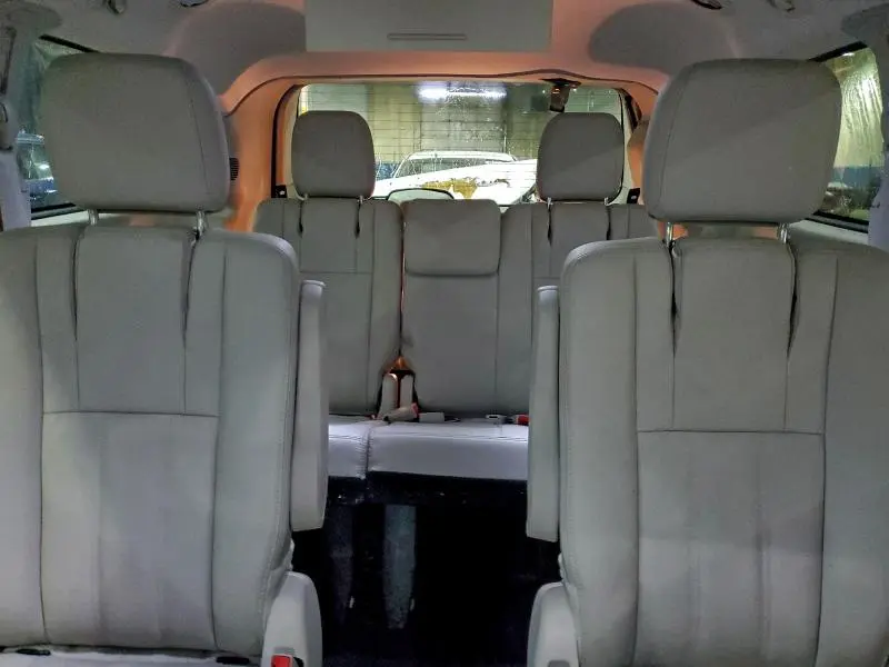 2016 CHRYSLER TOWN & COUNTRY LX  