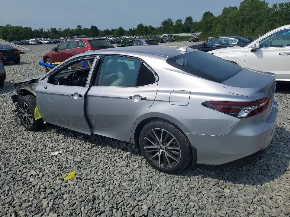 2023 TOYOTA CAMRY XLE  