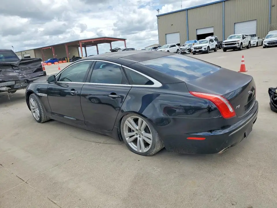 2011 JAGUAR XJ   