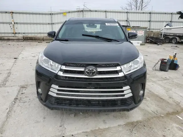 2018 TOYOTA HIGHLANDER SE