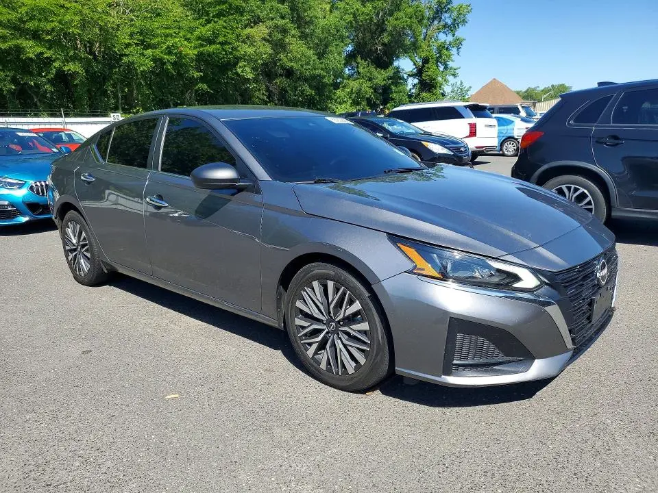 2024 NISSAN ALTIMA SV  