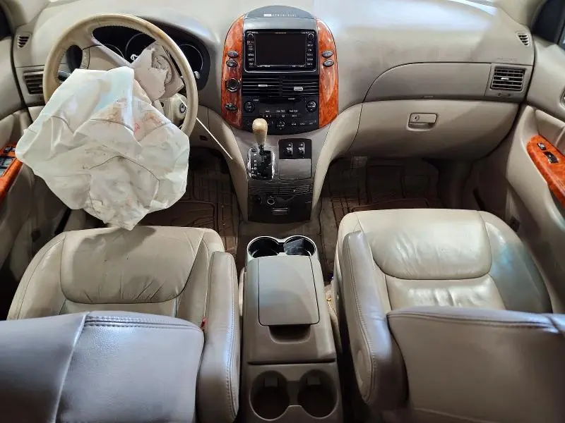 2010 TOYOTA SIENNA XLE  