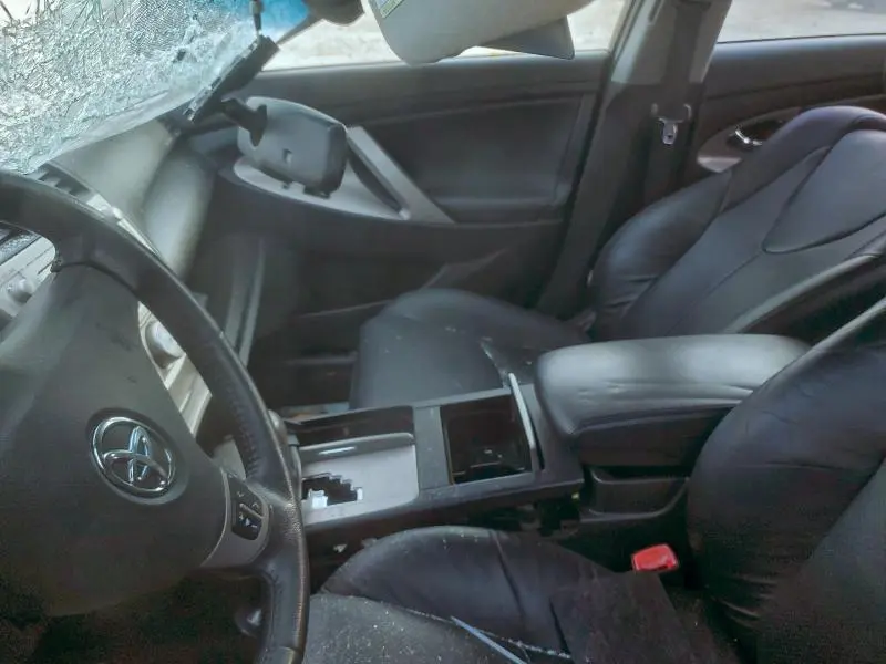 2011 TOYOTA CAMRY SE  