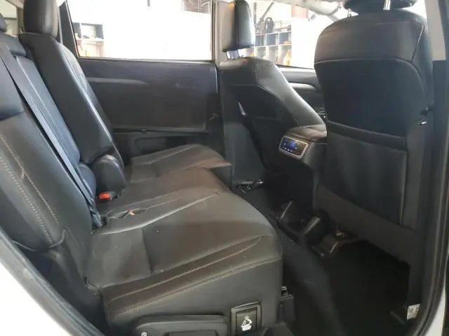 2019 TOYOTA HIGHLANDER SE  