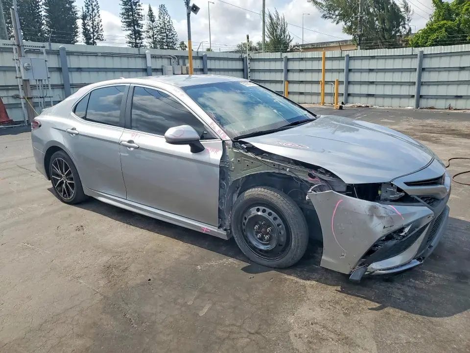 2021 TOYOTA CAMRY SE  