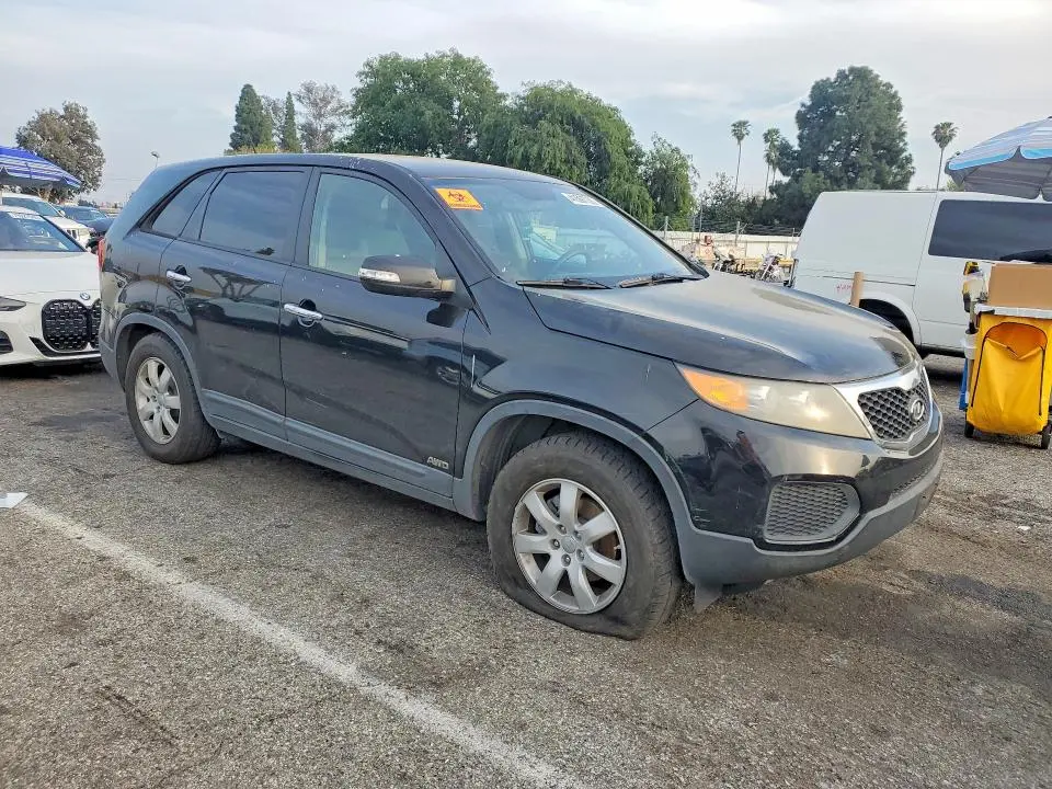 2013 KIA SORENTO LX  