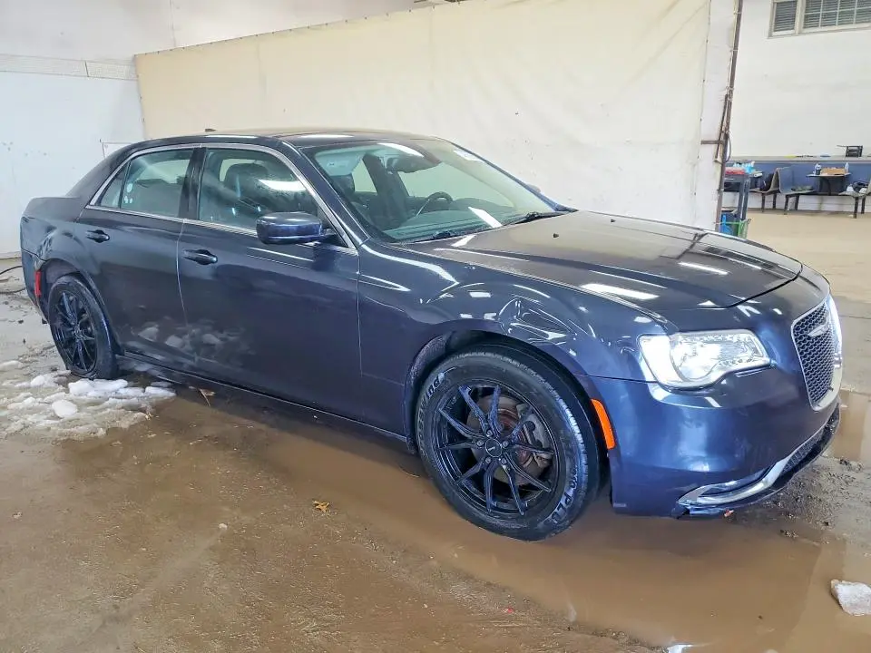 2016 CHRYSLER 300 LIMITED  