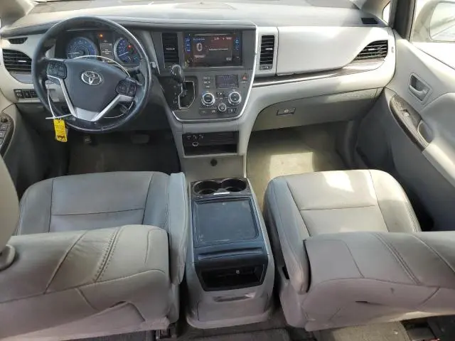 2017 TOYOTA SIENNA XLE  