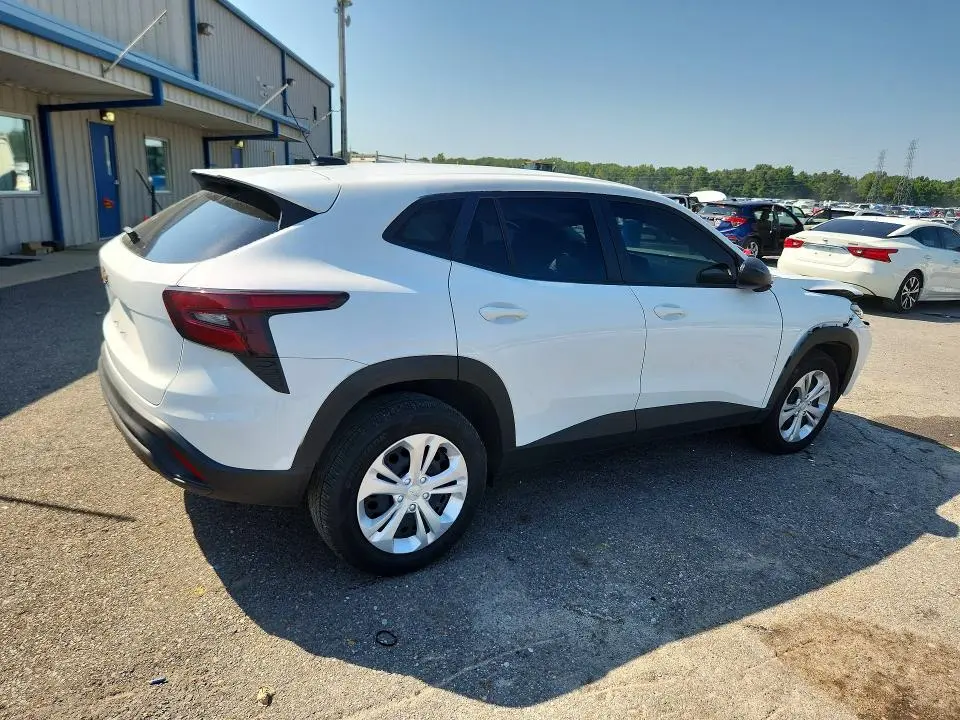 2025 CHEVROLET TRAX LS  