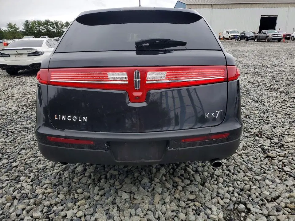 2018 LINCOLN MKT   