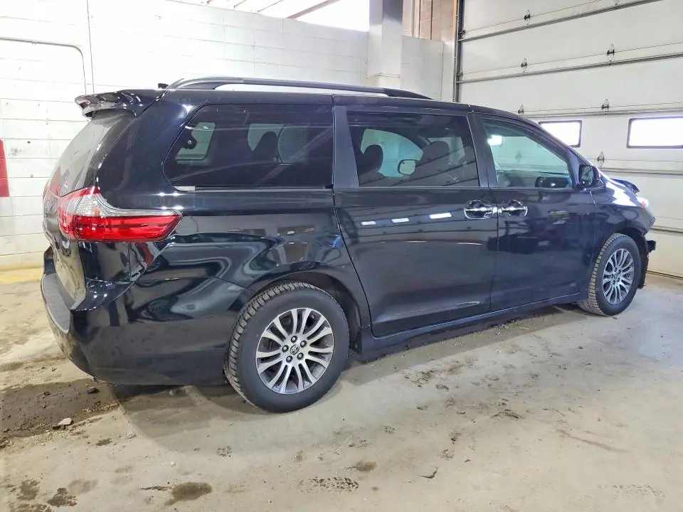 2020 TOYOTA SIENNA   