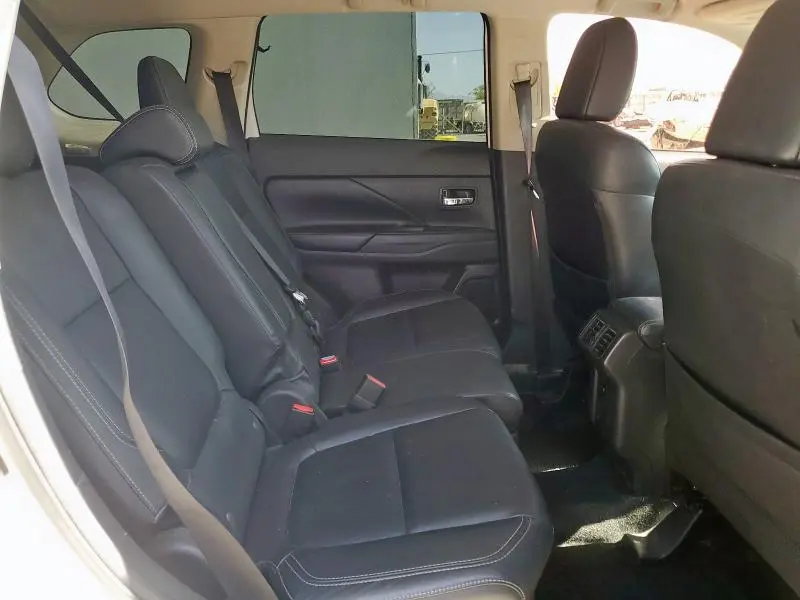 2019 MITSUBISHI OUTLANDER SE  