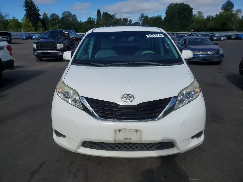 2012 TOYOTA SIENNA LE  