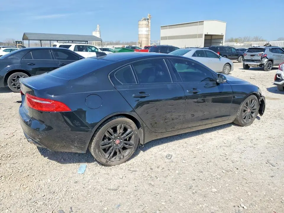 2017 JAGUAR XE PRESTIGE  