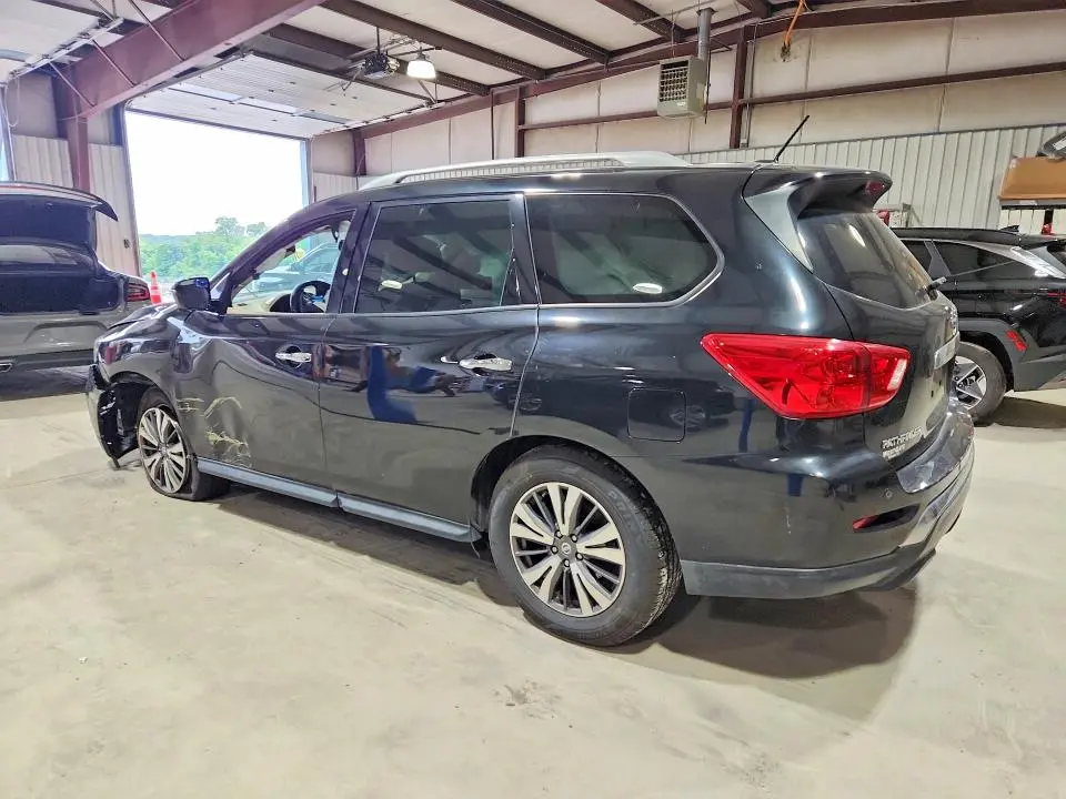 2017 NISSAN PATHFINDER SL  