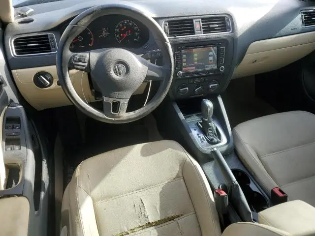 2011 VOLKSWAGEN JETTA SE  