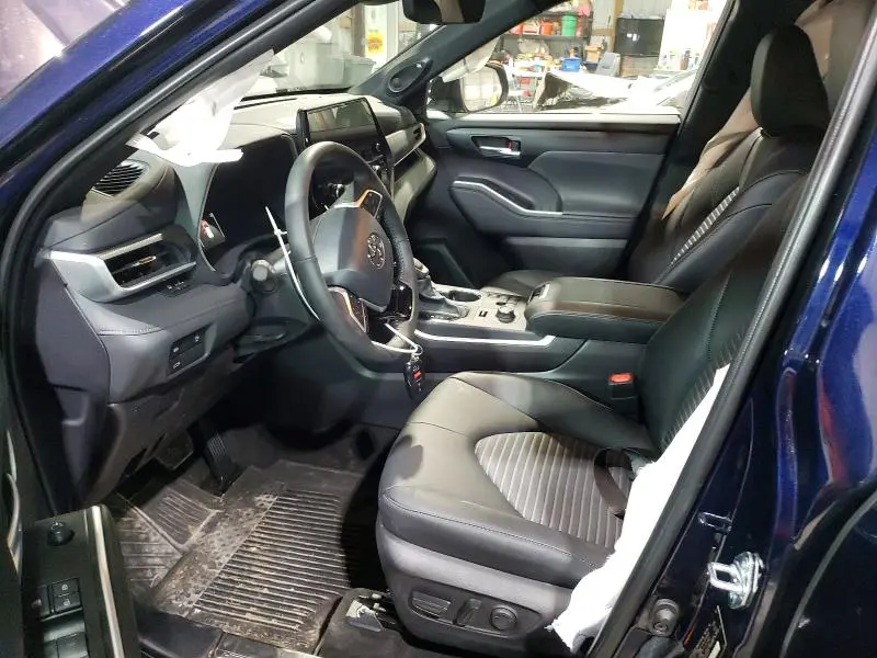 2026 TOYOTA HIGHLANDER XLE  