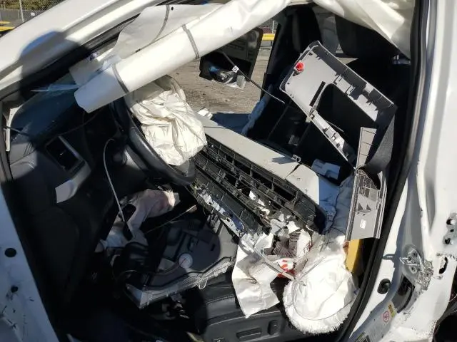 2017 TOYOTA HIGHLANDER SE  