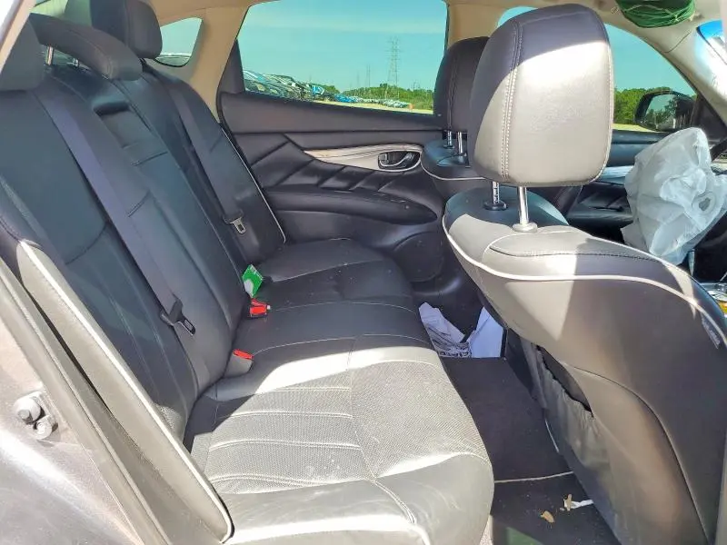 2018 INFINITI Q70 3.7 LUXE  
