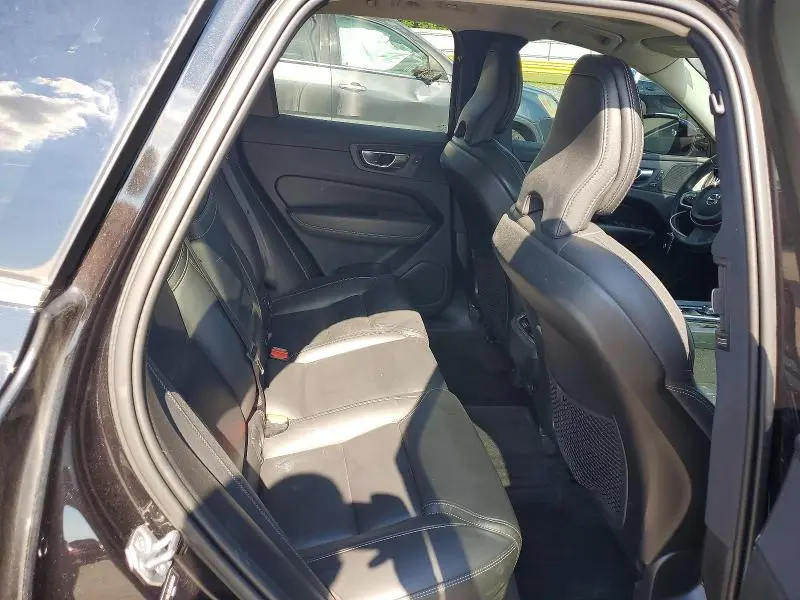 2022 VOLVO XC60 B5 INSCRIPTION  