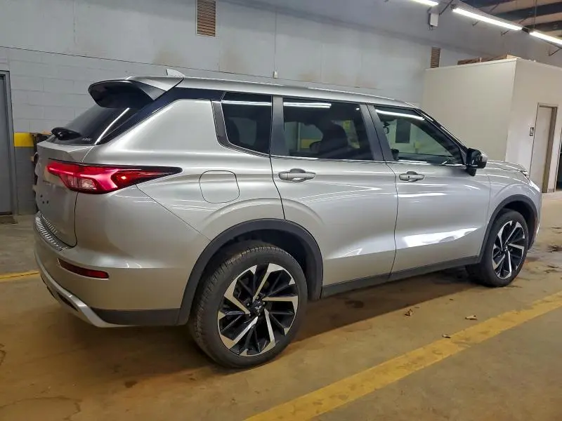 2024 MITSUBISHI OUTLANDER SE  