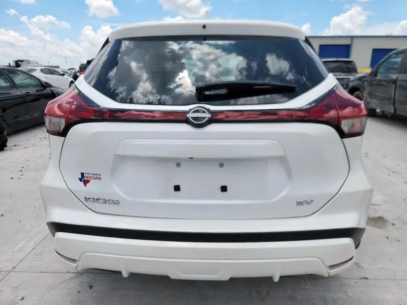 2024 NISSAN KICKS SV  