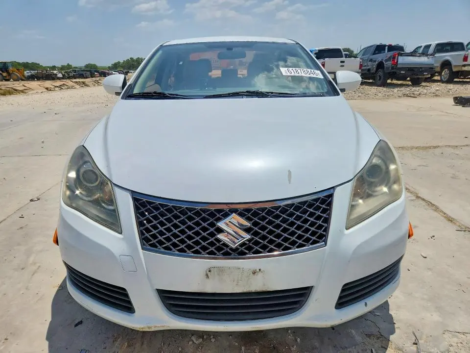 2011 SUZUKI KIZASHI SE  