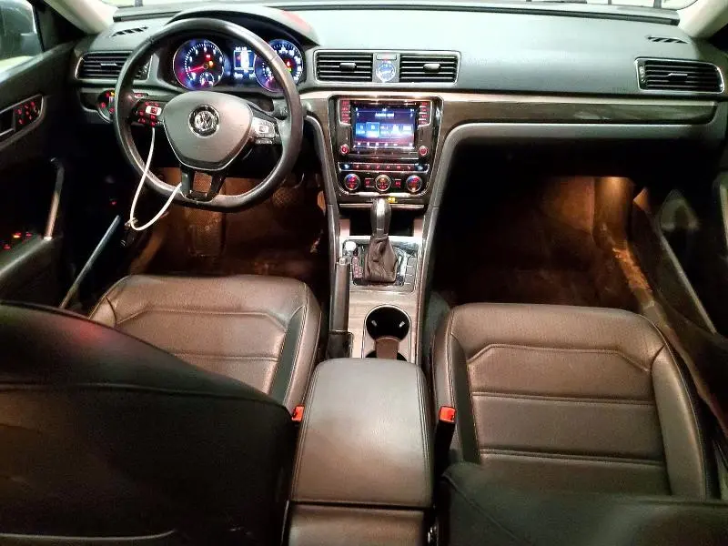 2017 VOLKSWAGEN PASSAT SE  