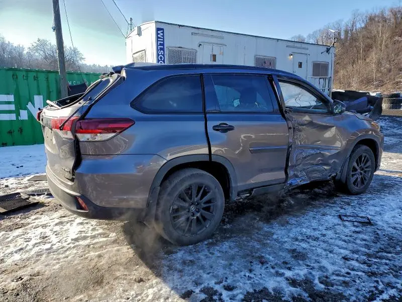 2019 TOYOTA HIGHLANDER SE  