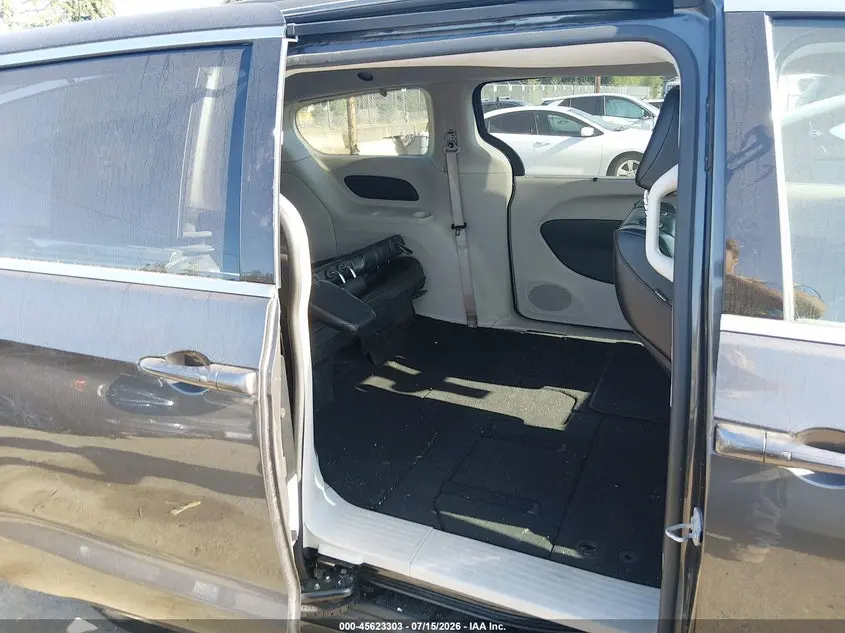 2021 CHRYSLER VOYAGER LXI