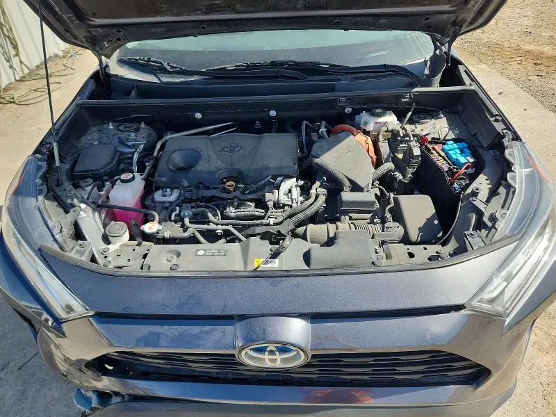 2021 TOYOTA RAV4 XLE  