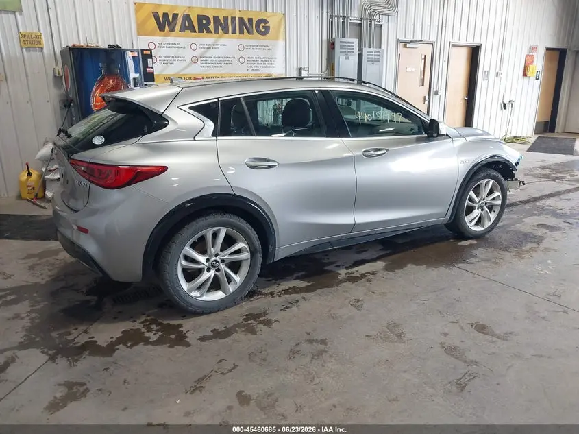 2017 INFINITI QX30  