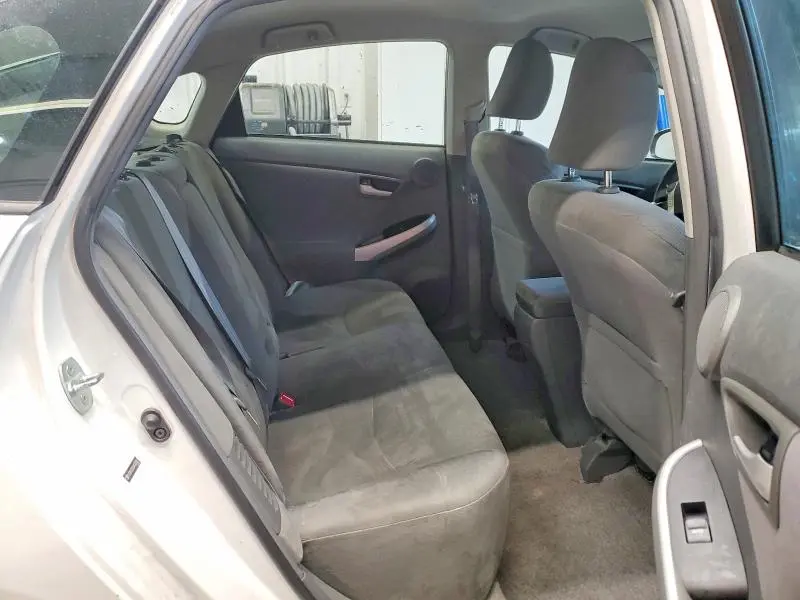 2010 TOYOTA PRIUS III  
