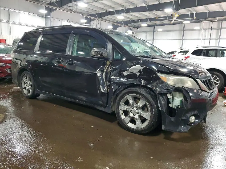 2012 TOYOTA SIENNA SE 8-PASSENGER  