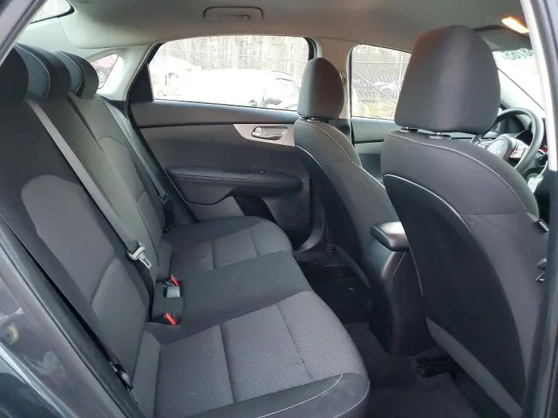 2023 KIA FORTE LX  